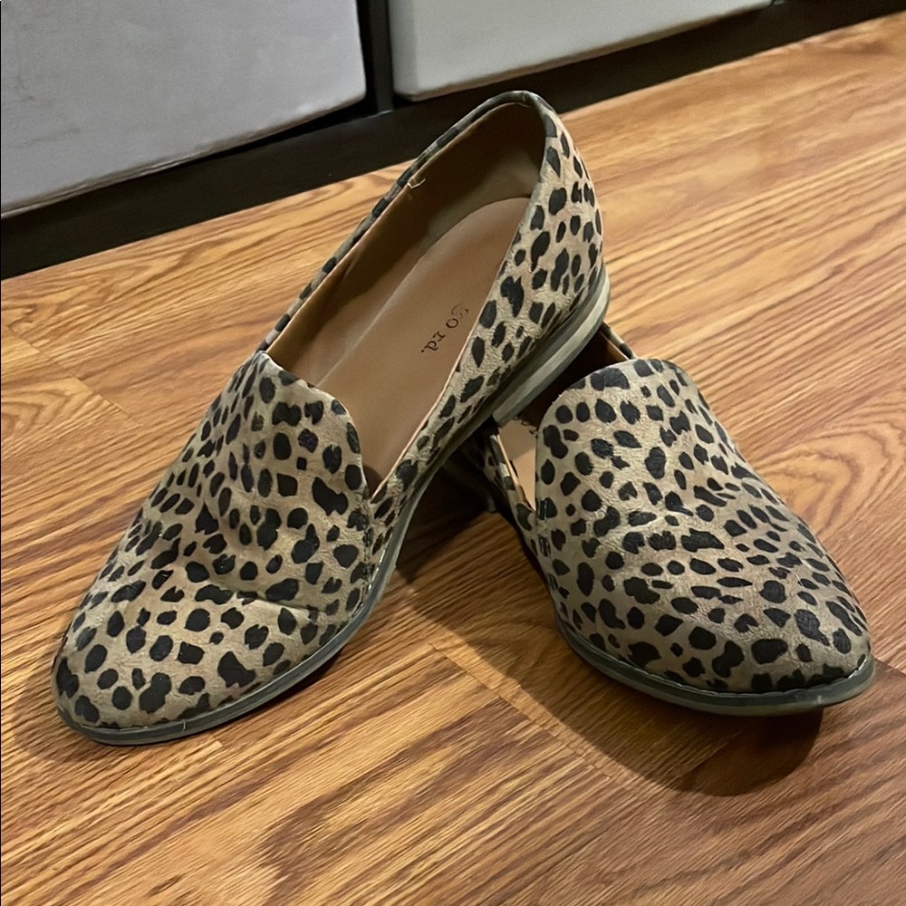 Indigo Black and Tan Leopard Print Loafers